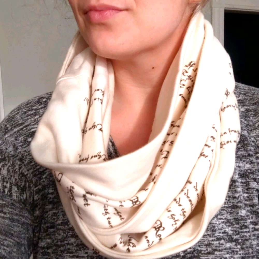 Storiarts Cream Romeo and Juliet Infinity Scarf